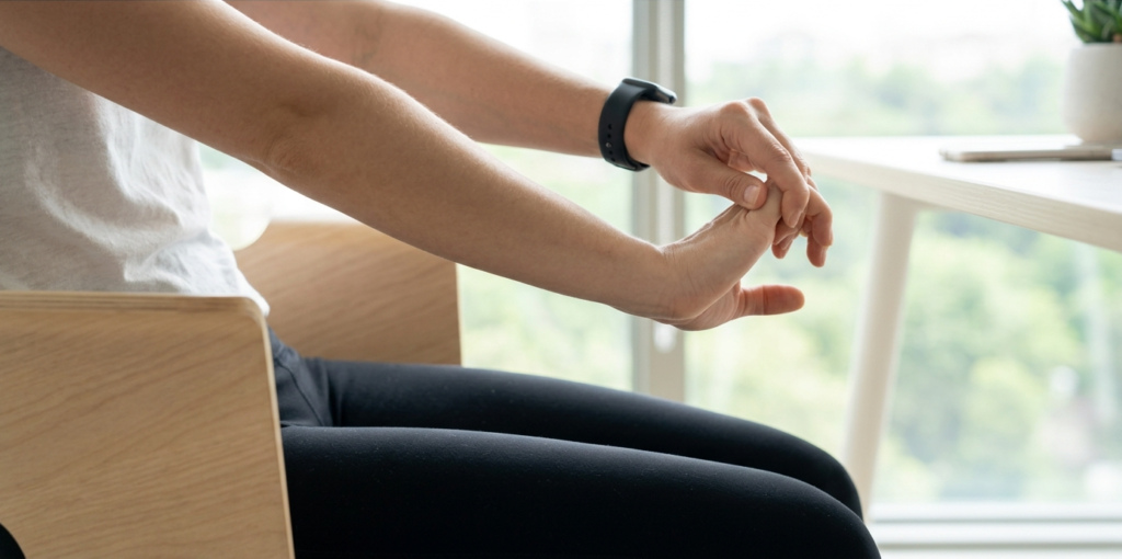 Bilek ve Ön Kol Esnetmesi (Wrist & Forearm Stretch)